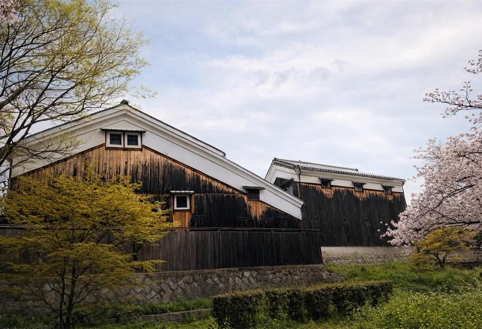 Back shot of Gekkeikan’s Uchigura Brewery 